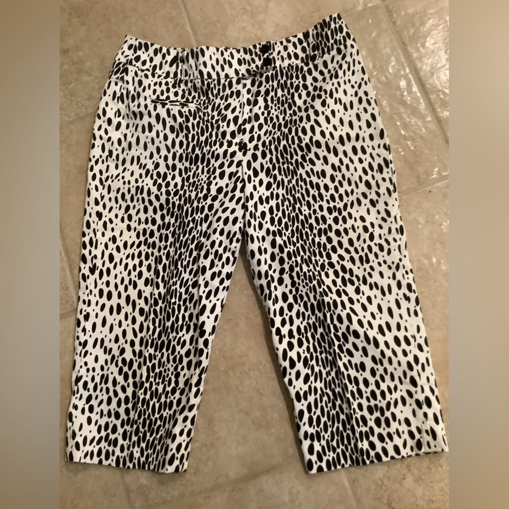 Capris-Sandro Sportswear- black and white leopard Patterned size 6